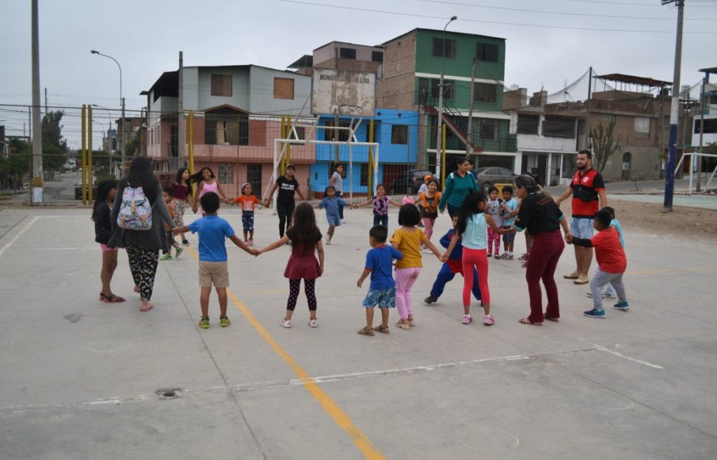 En Villa El Salvador, vecinos y niños construyen un espacio amigable y seguro para la infancia