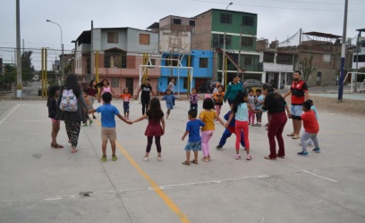 En Villa El Salvador, vecinos y niños construyen un espacio amigable y seguro para la infancia